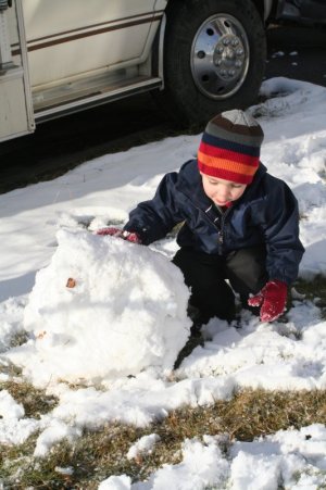 Nathan's first snowman 005.jpg